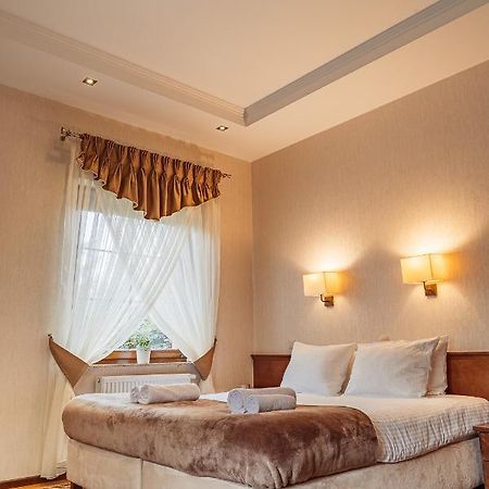 Hotel Dwor Choiny Kazimierówka Esterno foto