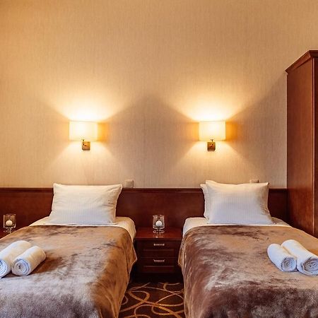 Hotel Dwor Choiny Kazimierówka Esterno foto
