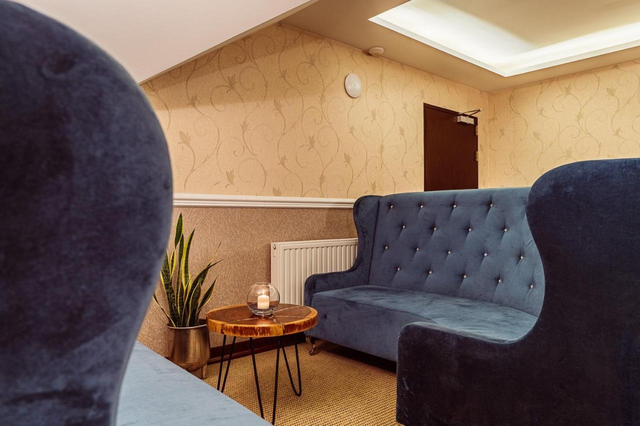 Hotel Dwor Choiny Kazimierówka Esterno foto