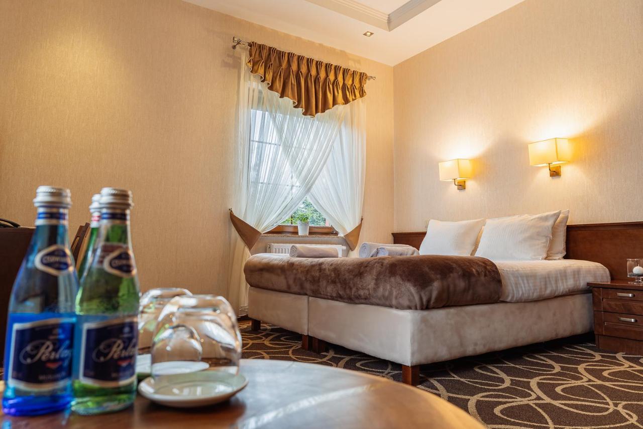 Hotel Dwor Choiny Kazimierówka Esterno foto