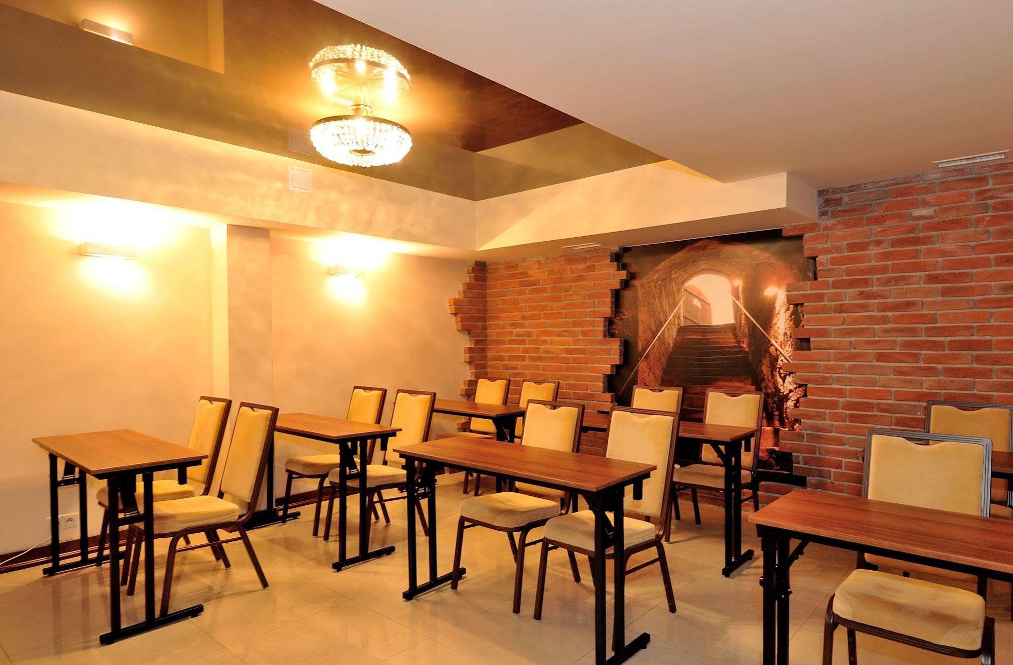 Hotel Dwor Choiny Kazimierówka Esterno foto