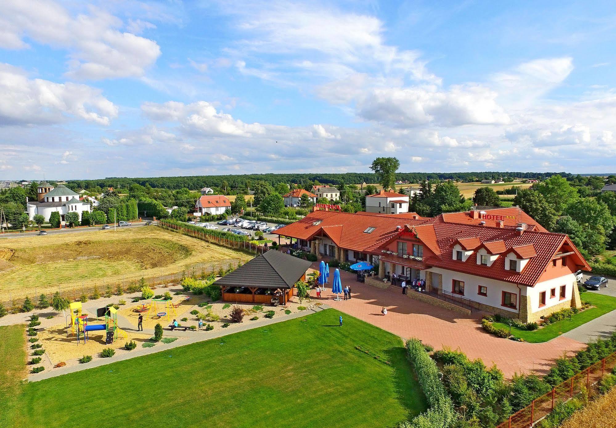 Hotel Dwor Choiny Kazimierówka Esterno foto
