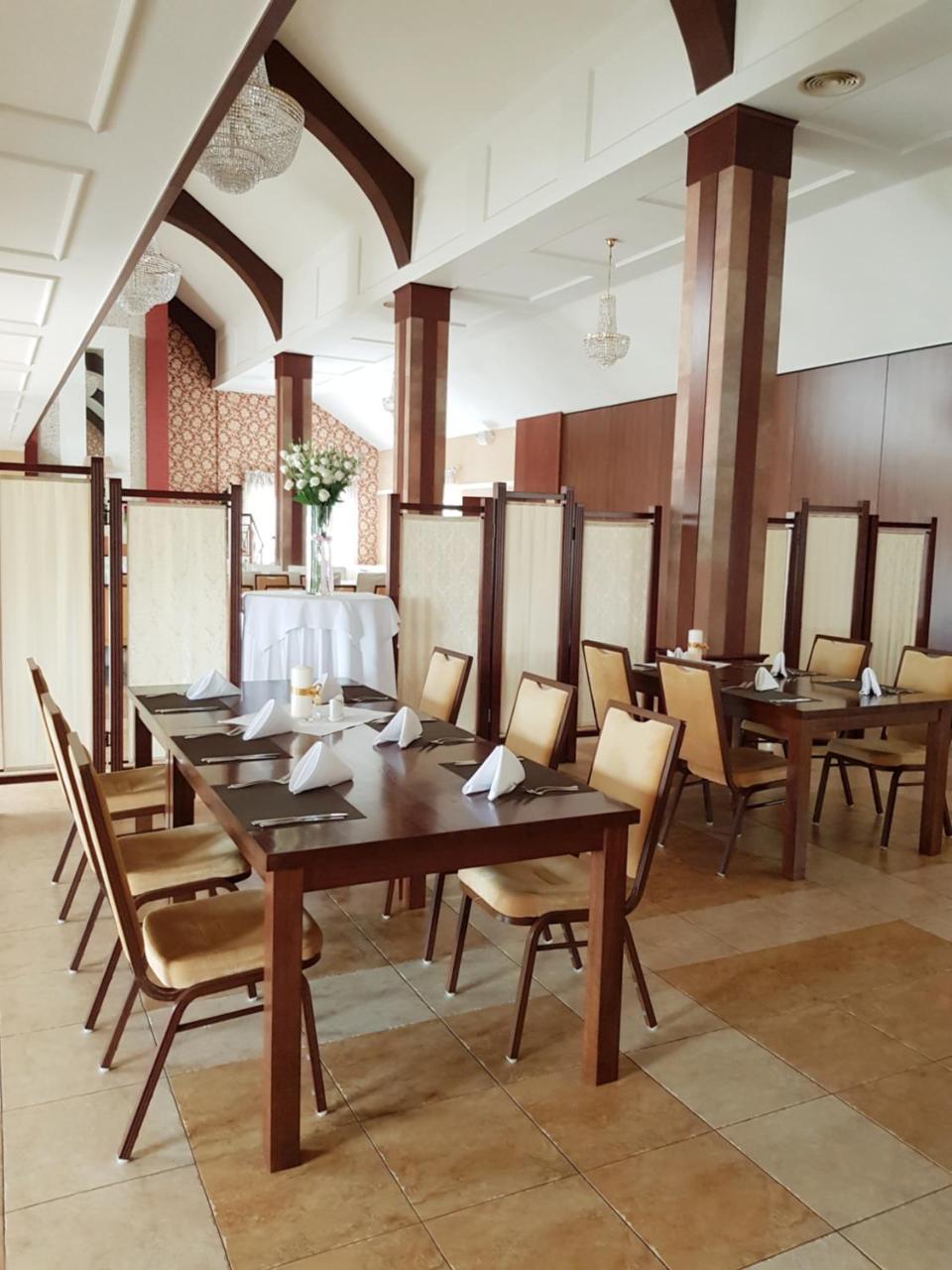 Hotel Dwor Choiny Kazimierówka Esterno foto